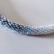 wolkentau Halskette Unikat weiß royal blau