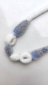 wolkentau Halskette Unikat weiß blau